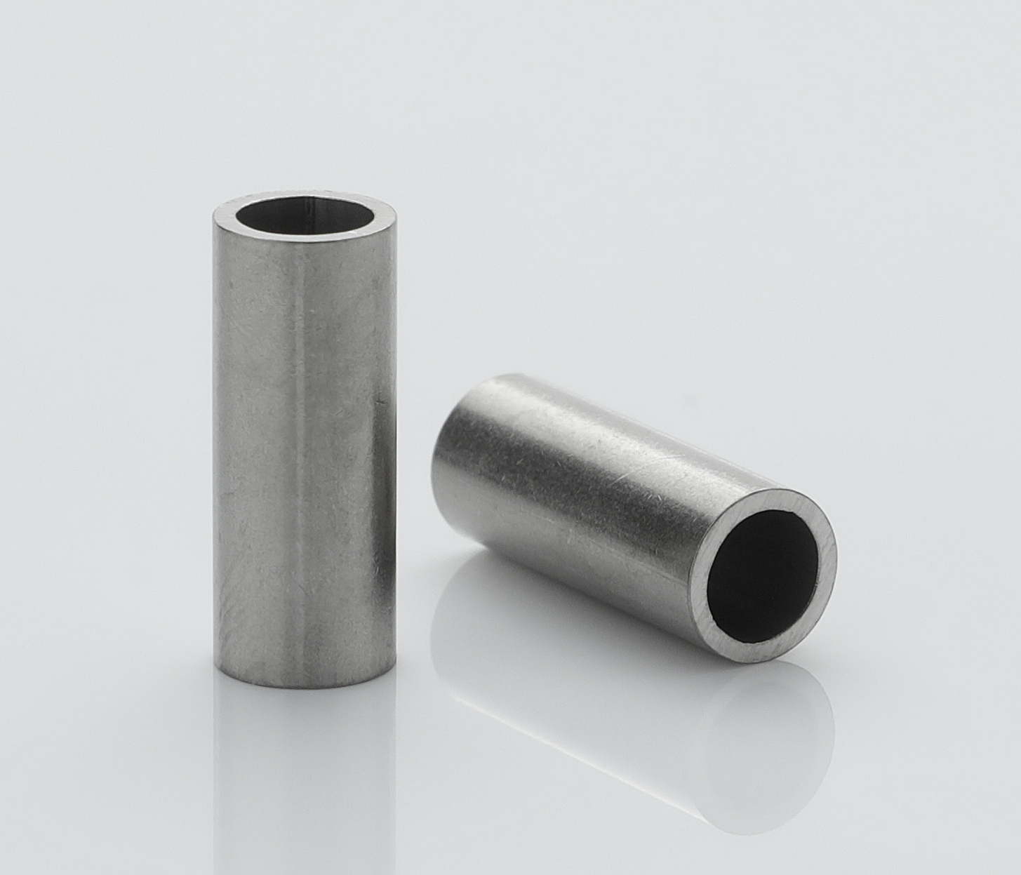 Edelstahlhülse 6x4,4x0,8 mm (bis M4) Edelstahlhülse 6x4,4x0,8 mm (bis M4)